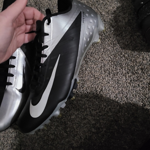 Nike men's football cleats size 11 like new - Picture 3 of 3